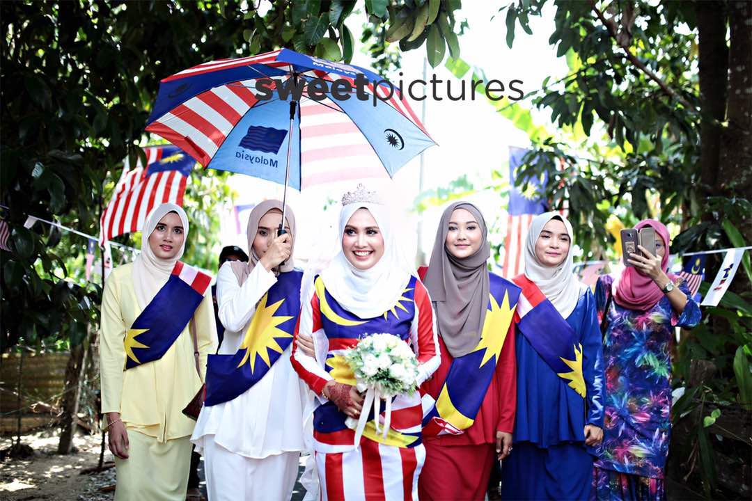 Pakai Baju Pengantin JALUR GEMILANG Semangat Patriotik 