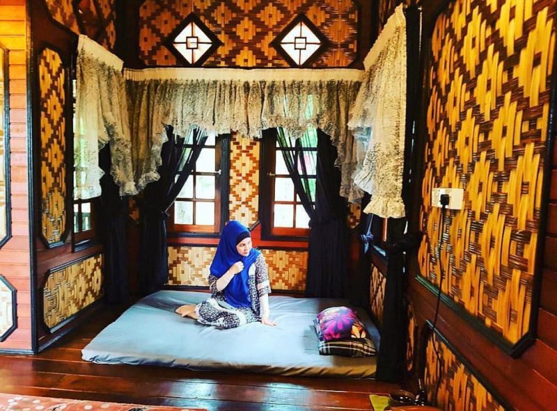 Usahawan Kaya Singapura Tertarik Dengan RUMAH HUTAN BONDA Usahawan Kaya Singapura Tertarik Dengan RUMAH HUTAN BONDA